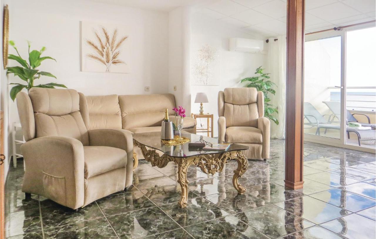 2 Bedroom Stunning Apartment In Torrevieja Exterior foto