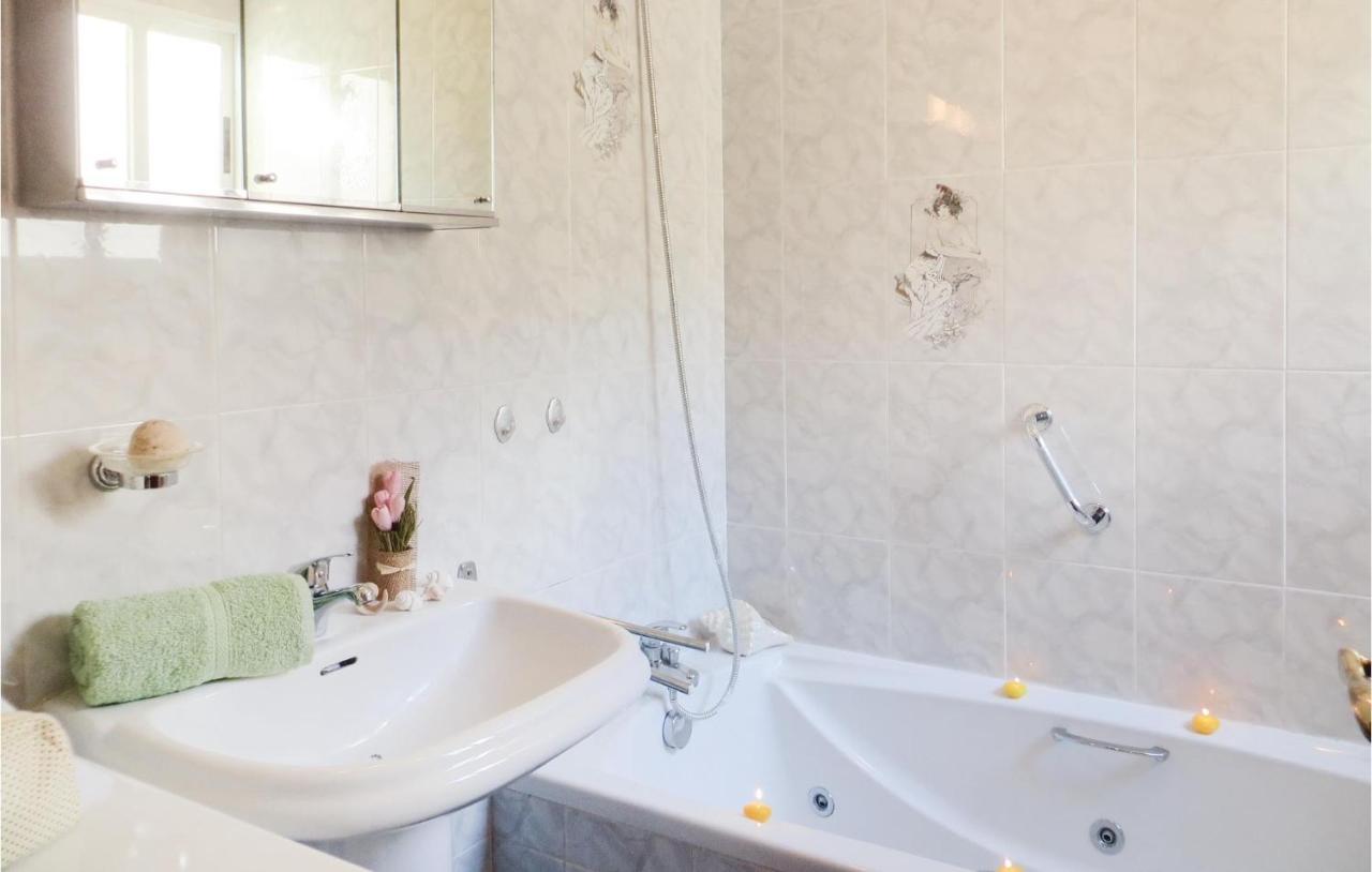 2 Bedroom Stunning Apartment In Torrevieja Exterior foto